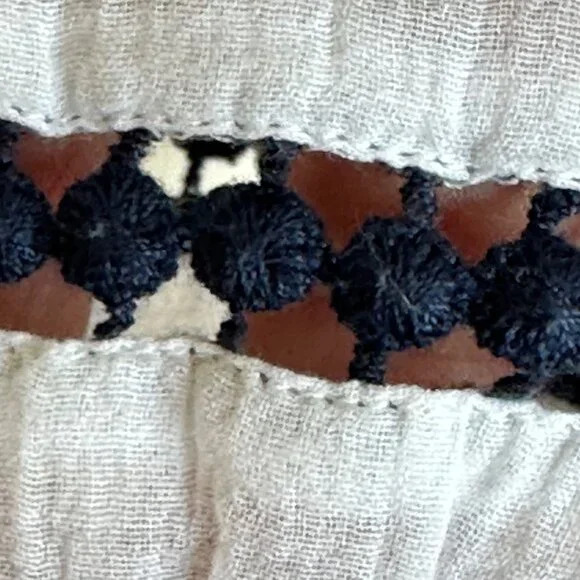 J.Jill White Peasant Blouse Size M 100% Cotton Blue Crochet Detail Boho Beach - Picture 5 of 12